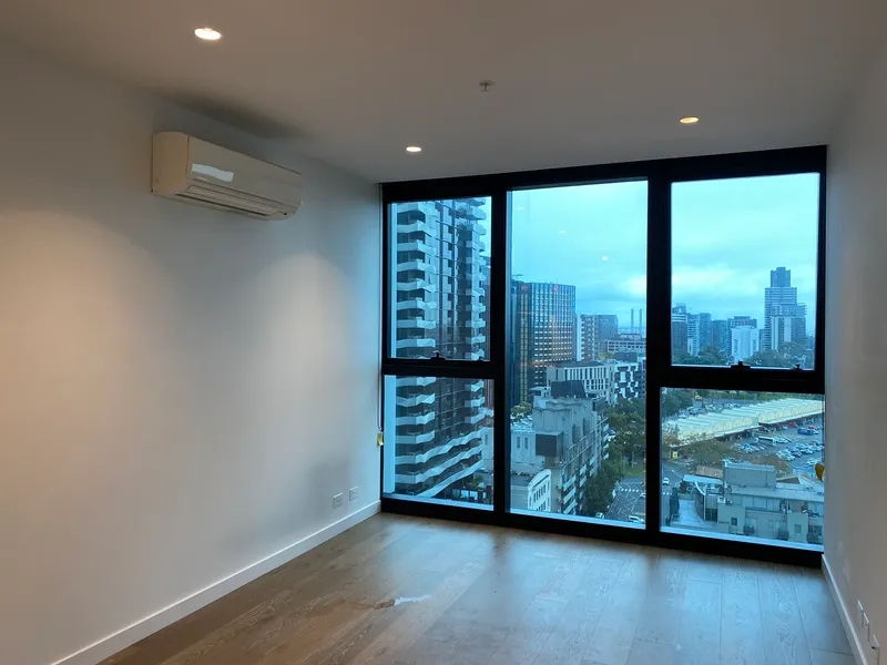 Convenient City Lifestyle 1 Bedroom Apartment in Victoria One !!!