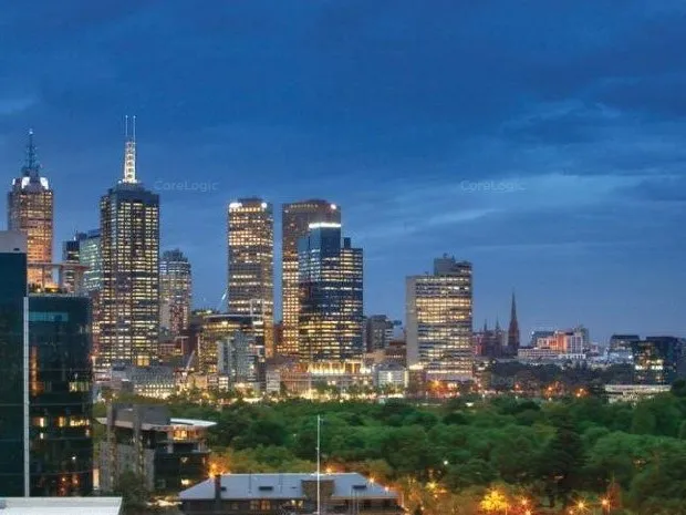 Uninterrupted views across the Shrine, city skyline, and Dandenongs.