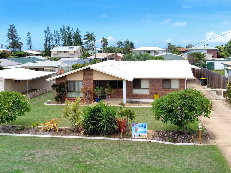 RENOVATED - 4 BEDROOM FAMILY HOME - NEAR OCEAN - SHED AND VAN SPACE.