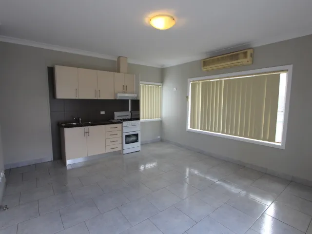 2 BEDROOMS, 2 BATHROOMS, BUILT INS, AIR CON, CARPORT
