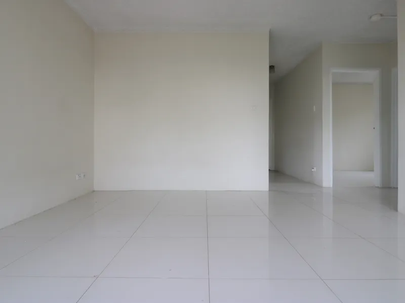 UNIT CLOSE TO STATION!!!