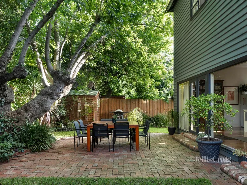 First Class Family Living Opposite Alphington Park