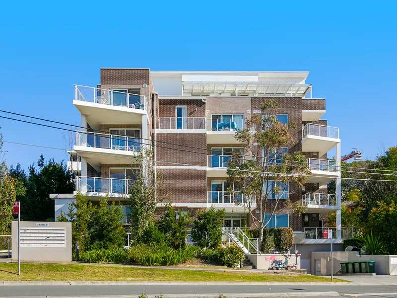 Large Two Bedder Apartment in the Heart of Epping