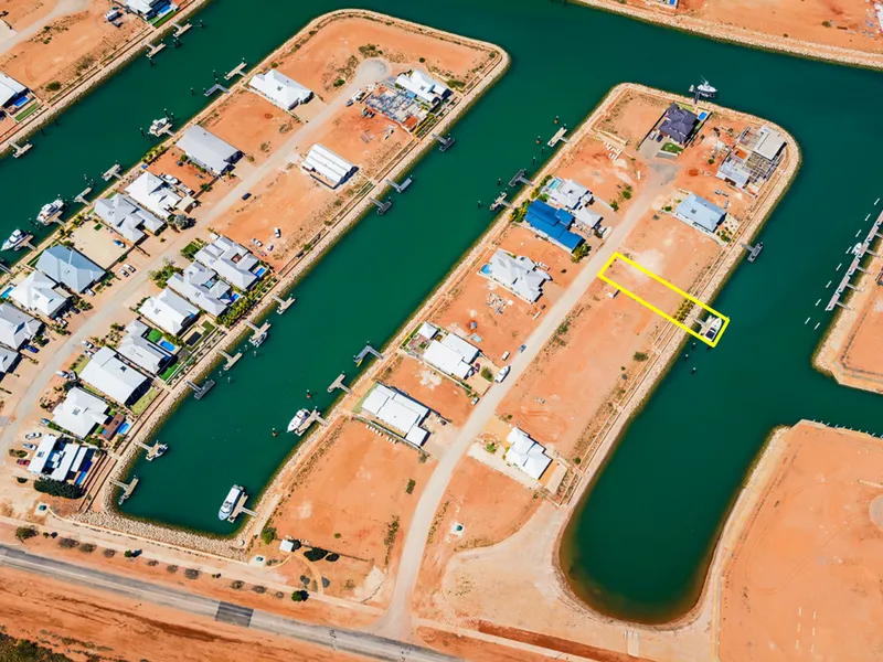 EXMOUTH MARINA LOT WITH SERIOUS JETTY