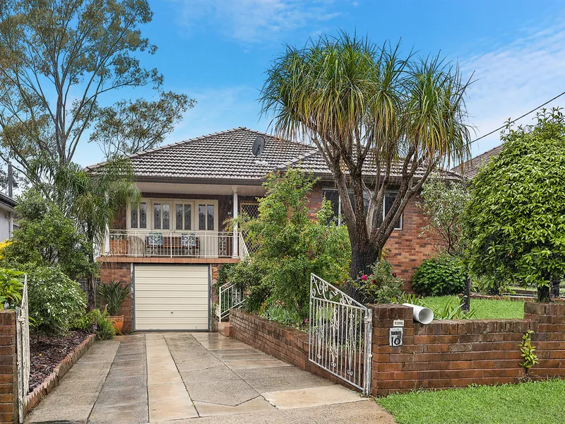 Extended full brick home of impressive proportions