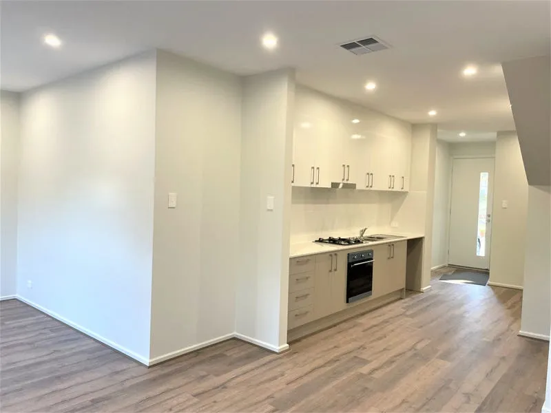 CONVENIENT LOCATION TO CBD & TRANSPORT! MUST SEE