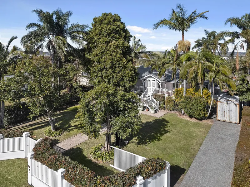 Stunning Queenslander With Breathtaking Moreton Bay Views.
