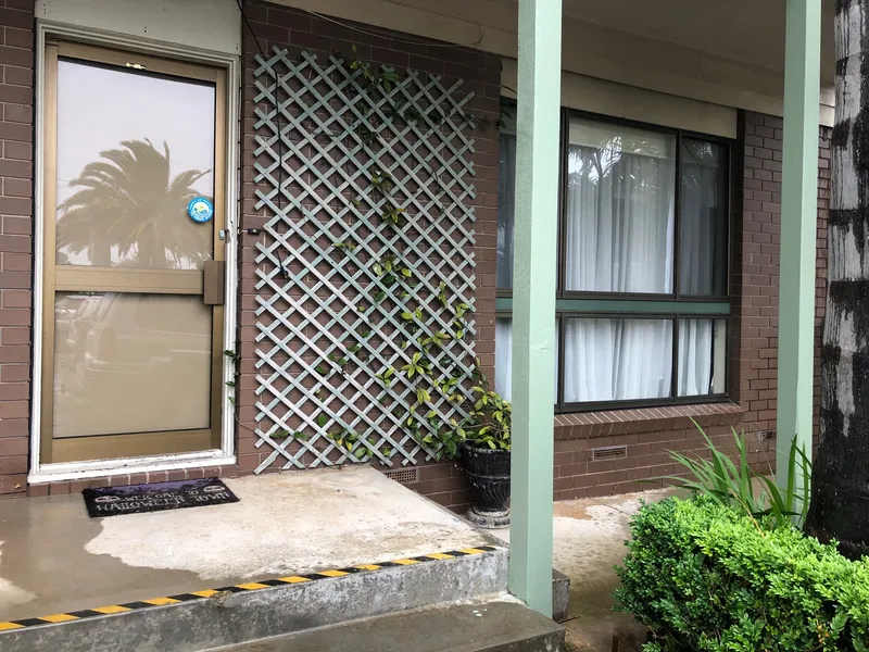 HOME WITH WATER VIEWS, INCL POWER, WATER, GAS, WIFI & GARDENS