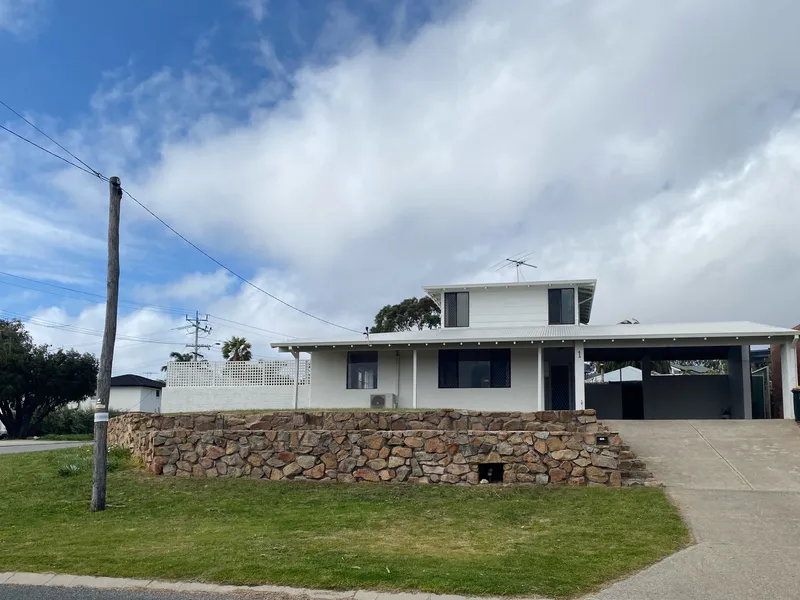 GREAT LOCATION 4X2 - WITH VIEWS