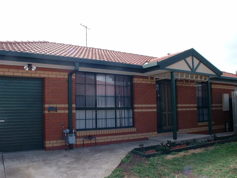 3 Bedroom Unit in Great Location!