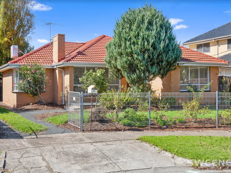 Classic Family Home In Quiet Court Location!