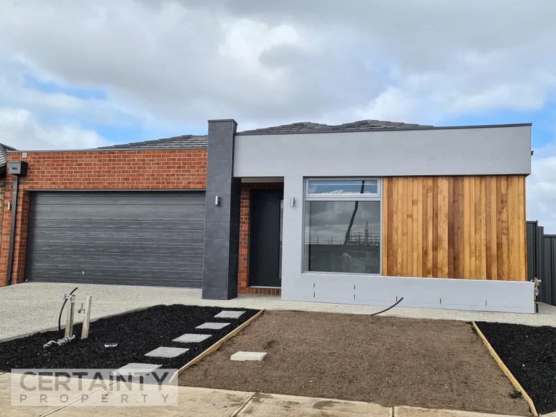 Brand New Four Bedroom In Emerald Park Estate