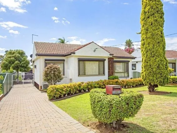 High position located hilltop, Rectangle flat SQM block with houses + Granny Flat, price over 1.35M (Owner Selling)