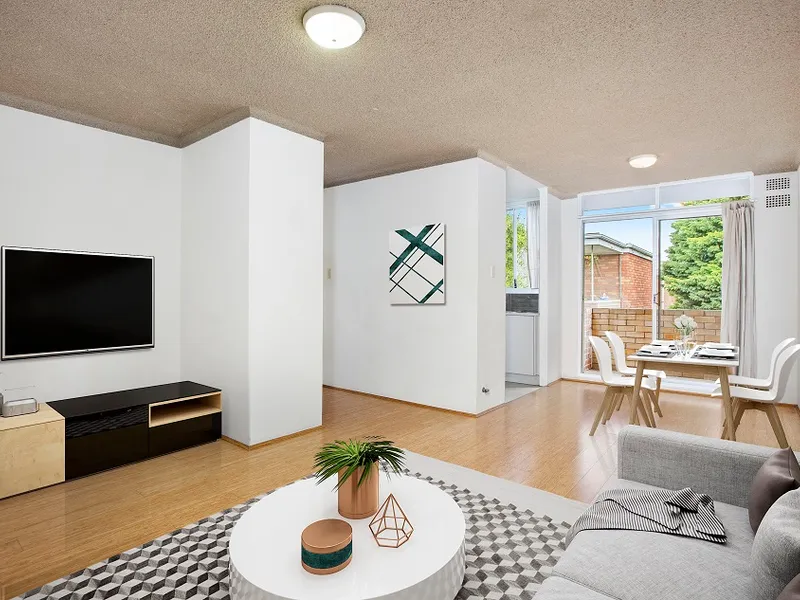 Ideal Location - Convenient For Shopping !