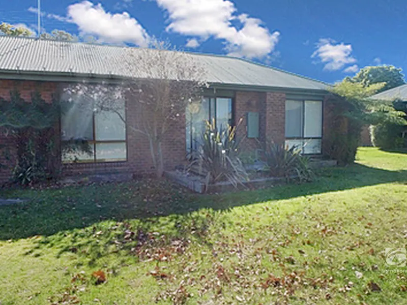 QUIET GARDEN SETTING