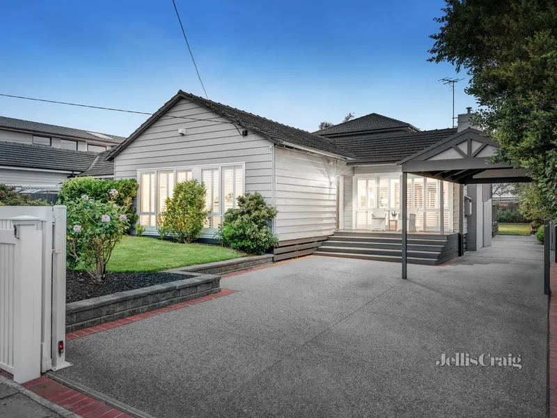 Relaxed Open Indoor Outdoor Entertaining Brilliance