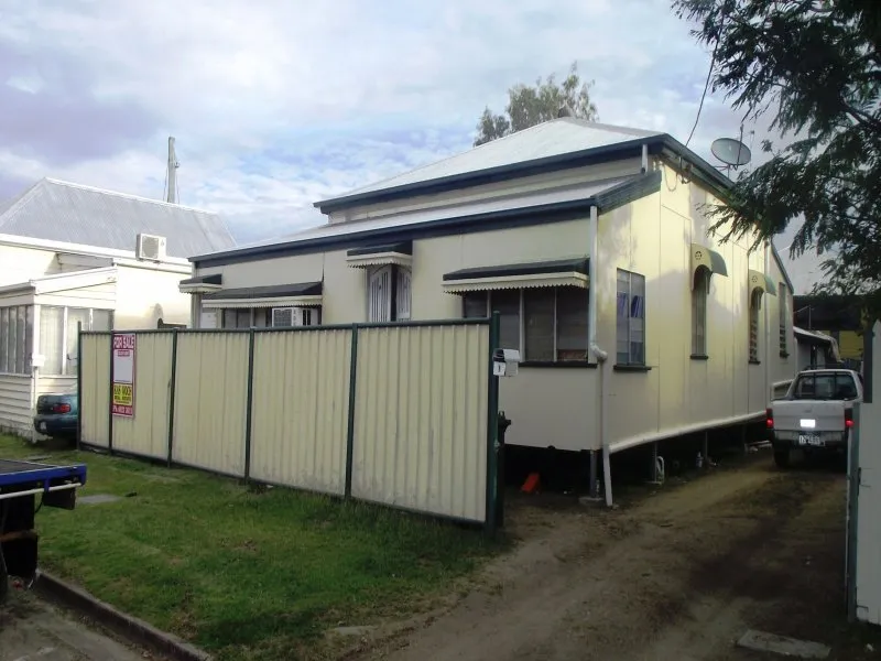 3 LOWSET UNITS IN CLOSE PROXIMITY TO THE ROCKHAMPTON HOSPITAL AND SHOWING EXCELLENT RETURNS.