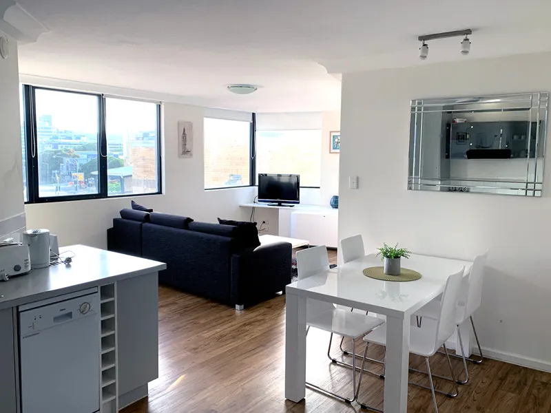 Brisbane CBD convenience - Fully Furnished and Internet included