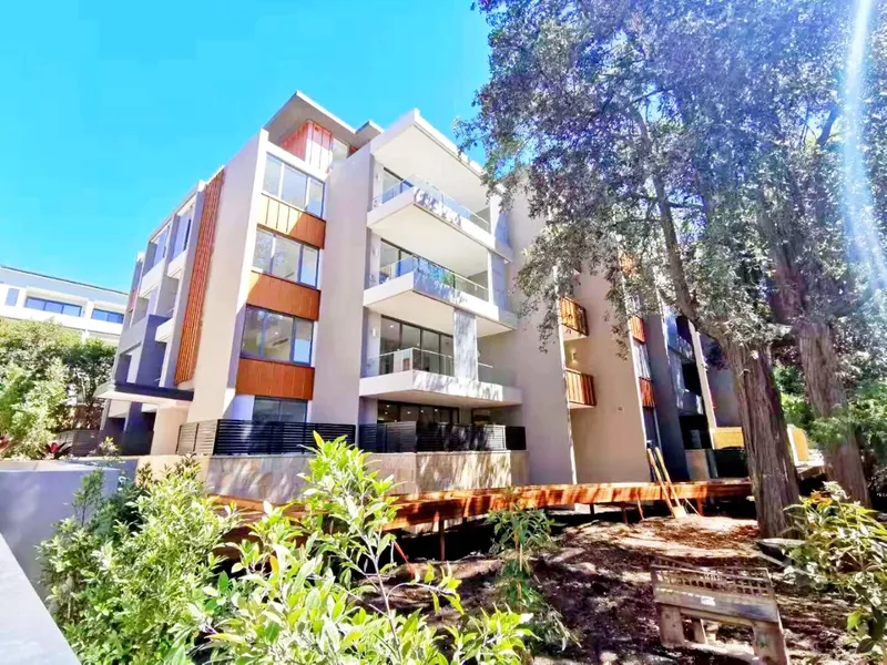 Leased !  One year brand new luxury apartment available now! only 2 mins walk to station message to Yvonne 0468 468 885 get your home .