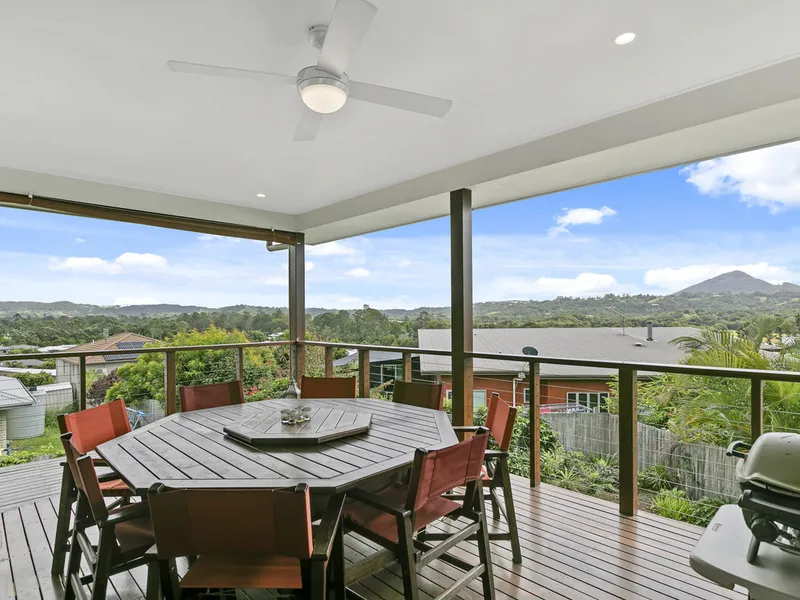 STUNNING HOME + STUDIO + VIEWS TO MT COOROY
