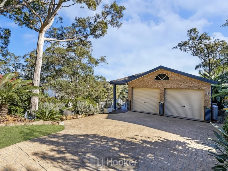 CAPTIVATING LAKE VIEWS – PREMIUM POSITION