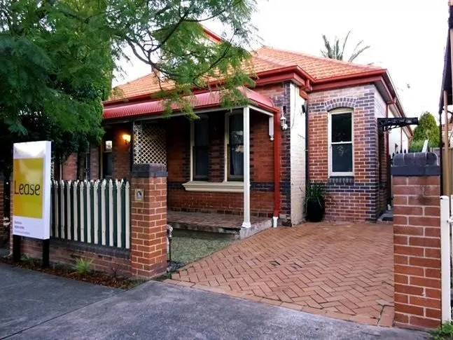 5 Minutes to the Station - Beautifully Presented 2 Bedroom Semi