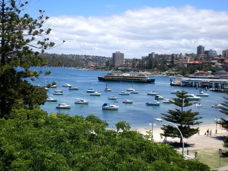 MANLY BEACHFRONT near Ferry