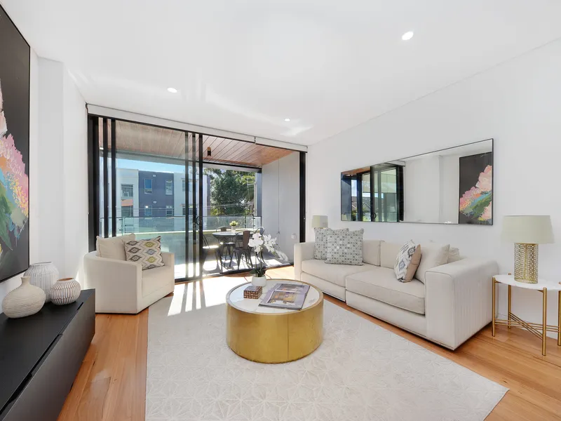 Designer Luxury With A North Aspect And Double Parking