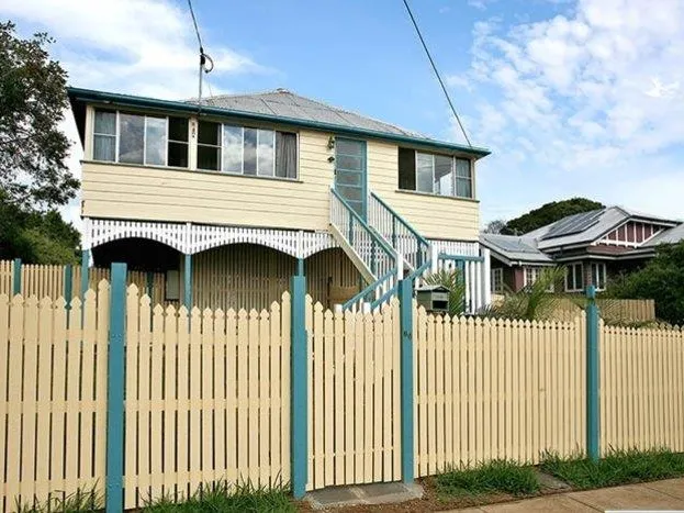 Character Workers' Cottage - Legal Height Under