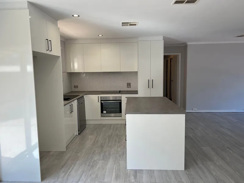 4 Bedroom Home with Modern Kitchen, Pool & Solar
