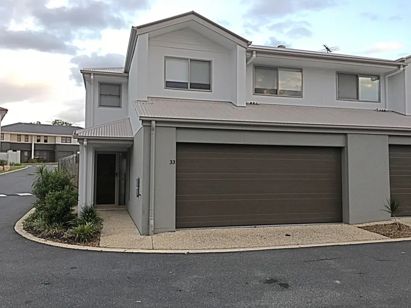 MODERN TOWNHOUSE AVAILABLE 2 OCT