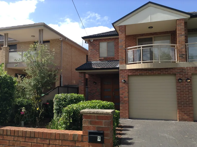 4 Bedroom Duplex for Rent!