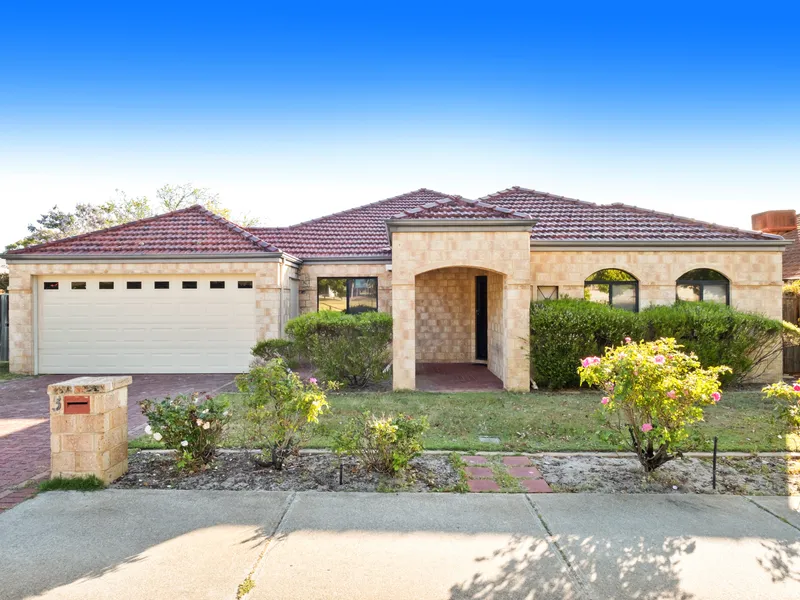 Huge family house 4X2x2 plus games room