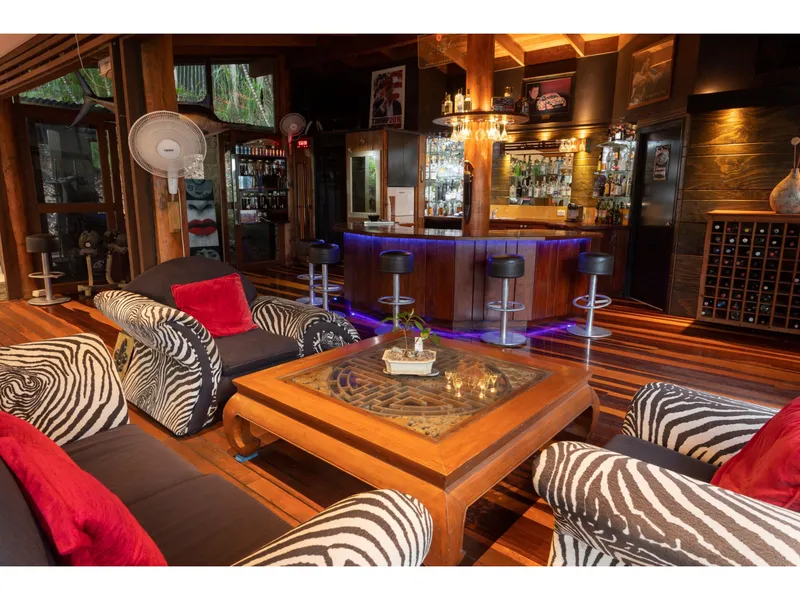 RESORT STYLE LIVING HOLIDAY AT HOME