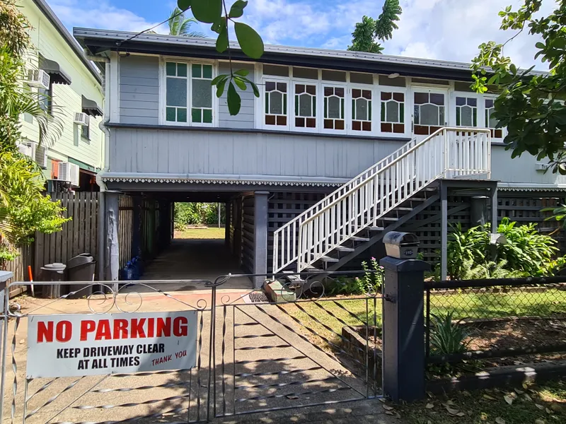 LARGE QUEENSLANDER HOME IN PARRAMATTA PARK