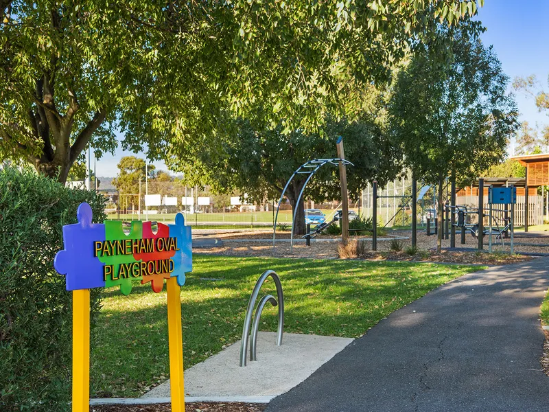 PRICE ADJUSTED! FAB LOCATION OVERLOOKING PAYNEHAM PARK. DOUBLE LEVEL BLOCK OF 768 m²  VALUABLE 24 METRE FRONTAGE! BUILD YOUR DREAM HOME OR TWO (SCC) 