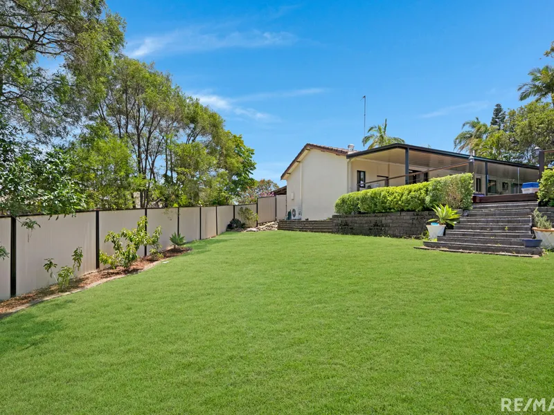 STUNNING HOME ON 1/4 ACRE BLOCK!