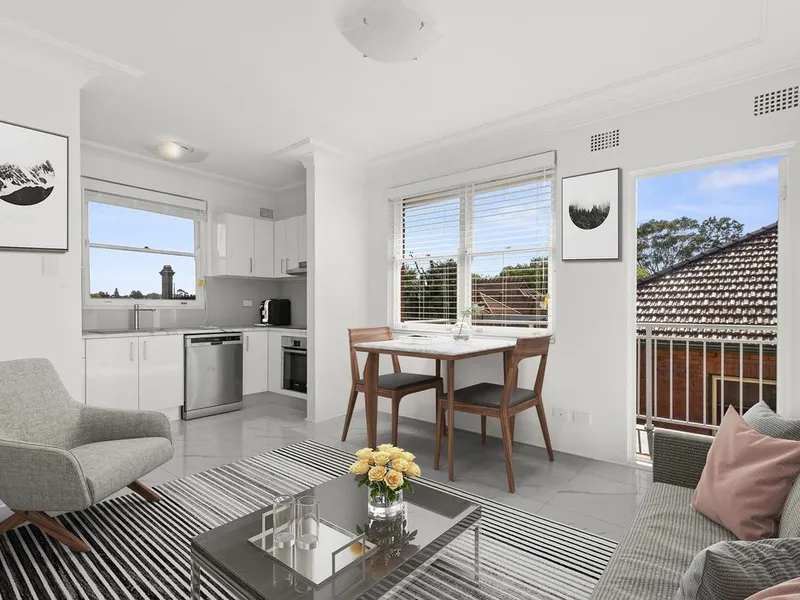 Recently renovated top floor apartment 