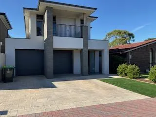 North Facing Large Executive Home With Swimming Pool