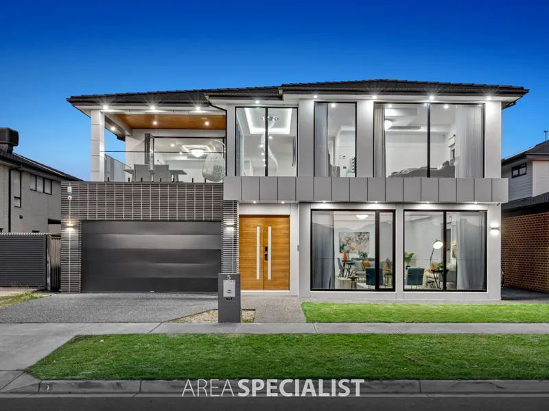 Modern Mansion Overflowing with Grandeur and Timeless Elegance