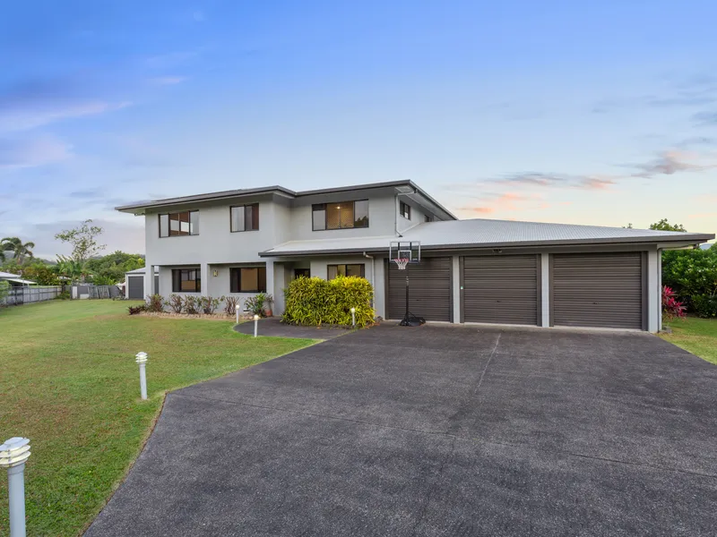 SUPERSIZED FAMILY HOME IN THE HEART OF MOSSMAN