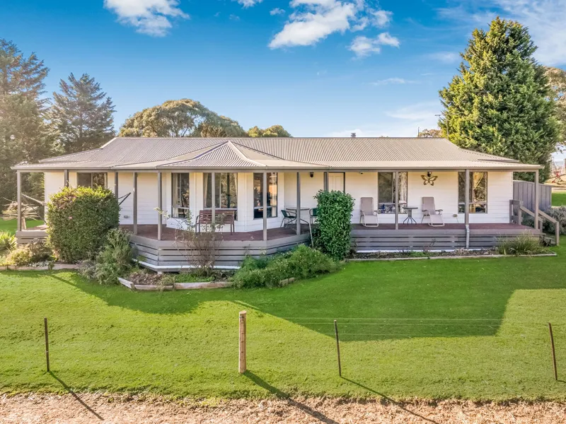 Serene Rural Retreat: 3 Bedroom home on 1.9 hectares with Equestrian Amenities
