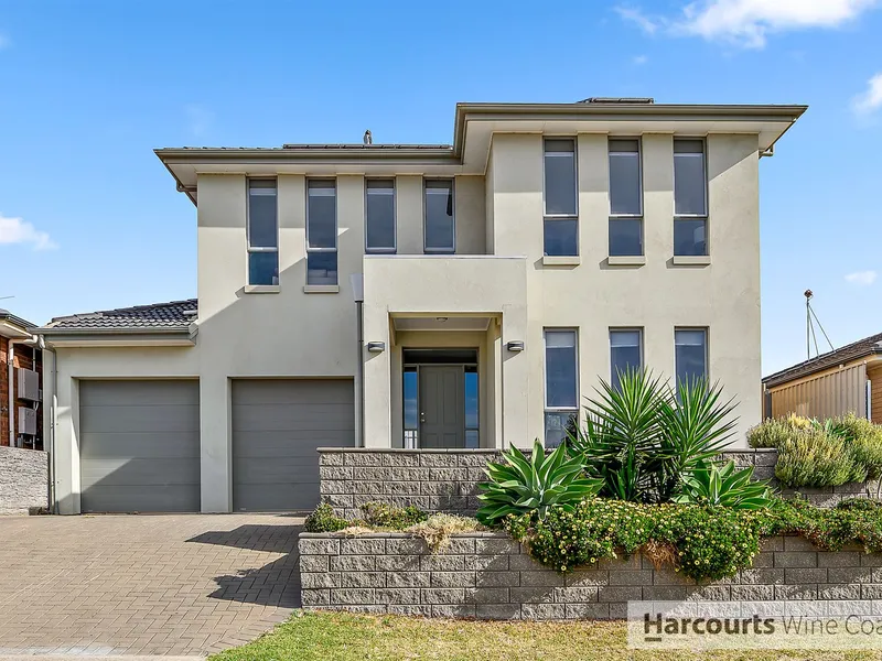 Four Double Bedrooms and a Pool!