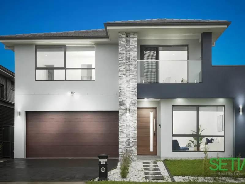 Luxury Residence with Lake View!