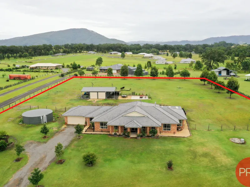 AWESOME VIEWS AND COUNTRY LIFESTYLE