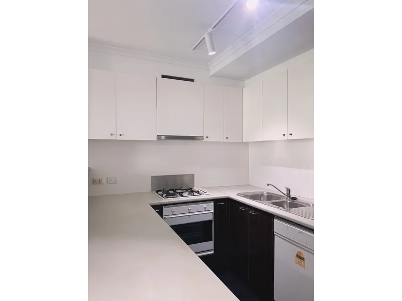 Newly renovated 2 bedrooms unit in Moore Park Gardens Complex