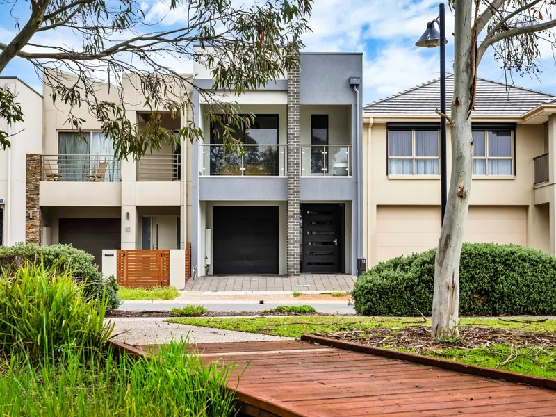 High End Townhouse Opposite Reserve