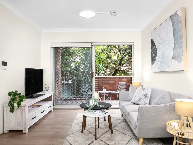 Spacious Apartment in Ultra-Handy Setting