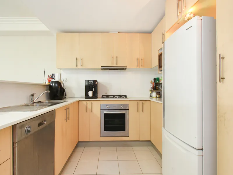 Spacious and bright three bedroom apartment