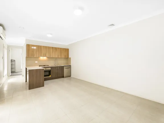 Jatinder Lamba and Vibrant Realtors proudly presents this beautiful 2 bedroom 1 year old  granny flat !!